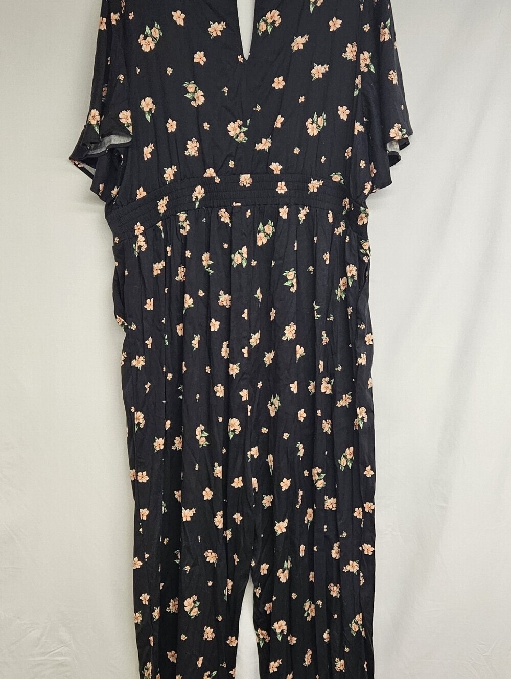Torrid Women's Stretch Challis Flutter Sleeve Jumpsuit Black Floral NWT Sz 3X - Picture 3 of 9